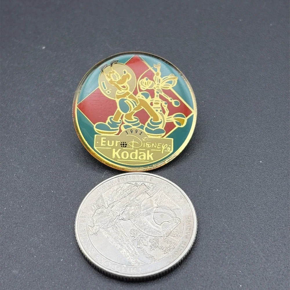 Vintage 1992 Kodak Euro Disney Resort Pluto Astronaut Lapel‎ Hat Pin